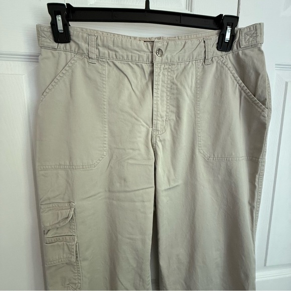 Columbia Light Tan Cargo Pants roll up snaps cropped size 10 women’s - Picture 9 of 11